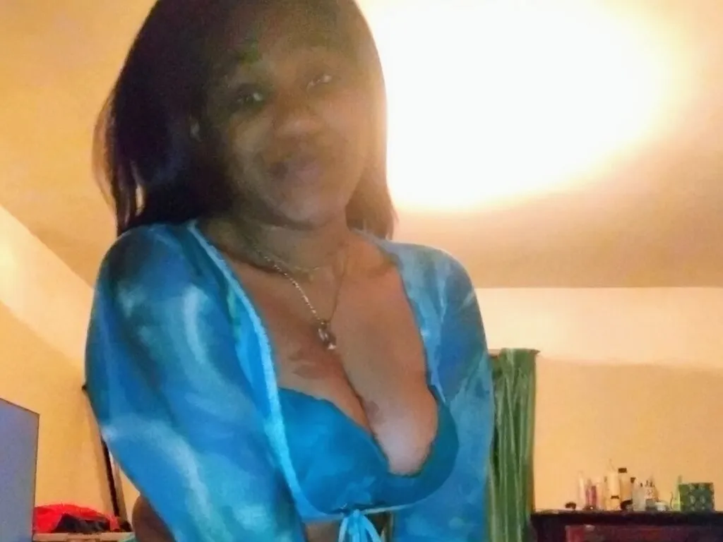 LushLucii – webcam model profile photo