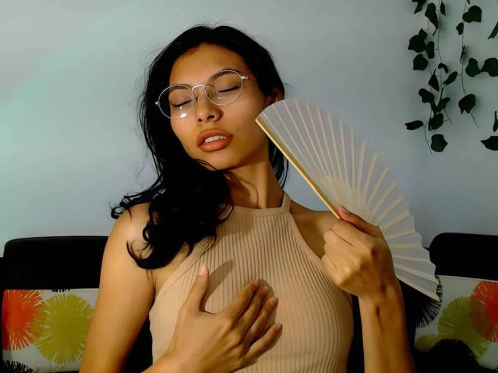 MayaRouge – webcam model profile photo