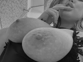 IvonneBelle – webcam model profile photo Image 4