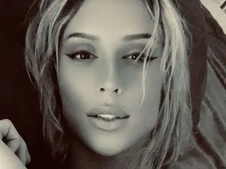 HellenLatin – webcam model profile photo Image 2