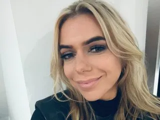 Live with LunaVelvet22 on FliCam