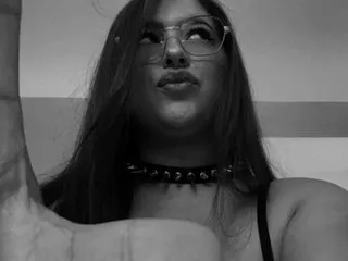 CarolineMonroy – webcam model profile photo Image 6