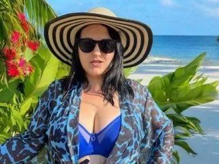 EmmaClayton – webcam model profile photo Image 3