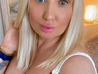 RoxanneMils – webcam model profile photo Image 2