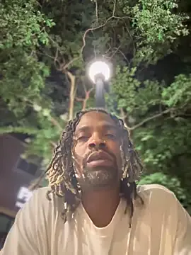 sexmittennjoytoy – webcam model profile photo Image 10