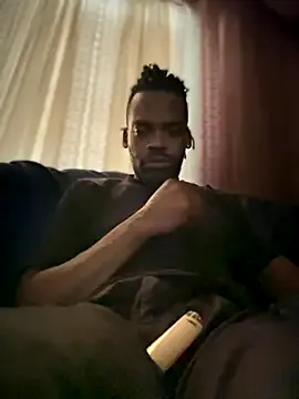 sexmittennjoytoy – webcam model profile photo Image 16