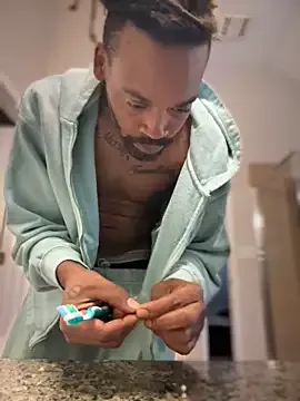 sexmittennjoytoy – webcam model profile photo Image 18