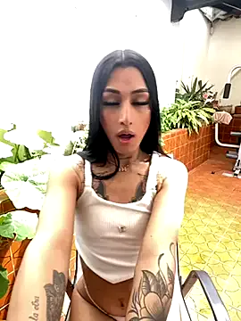 alanna_Micheles – webcam model profile photo Image 4