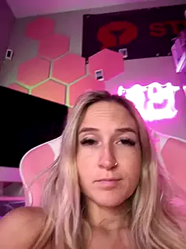 Sky24 – webcam model profile photo Image 9
