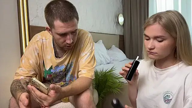 LennaVoss – webcam model profile photo Image 3