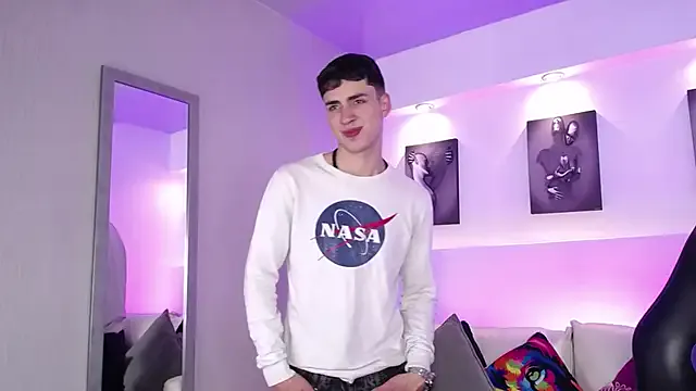 SandiSquirts – webcam model profile photo Image 11