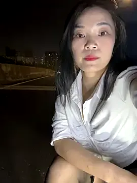 HotNSensual – webcam model profile photo Image 11