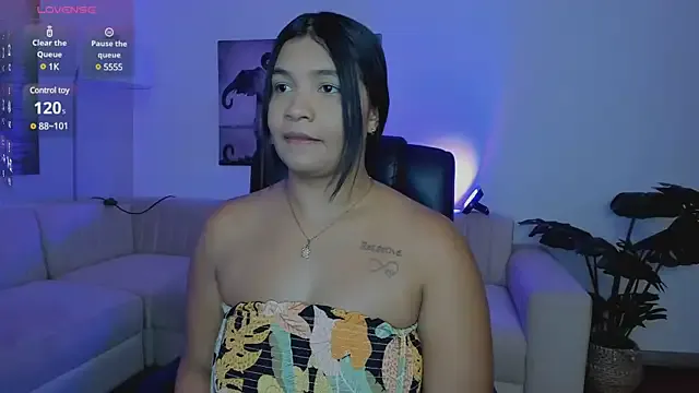 SandiSquirts – webcam model profile photo Image 2