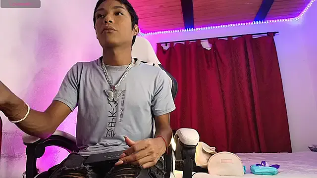 sbouchikh03 – webcam model profile photo Image 4