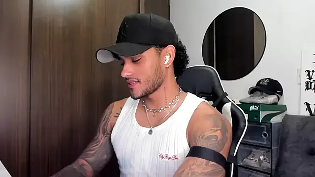 ZoeMurphy – webcam model profile photo Image 11