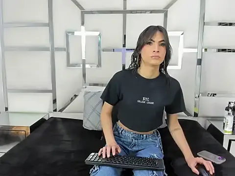 yummy_erika – webcam model profile photo Image 4