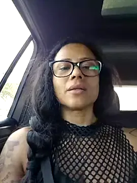NILMINI-SHERON – webcam model profile photo Image 10