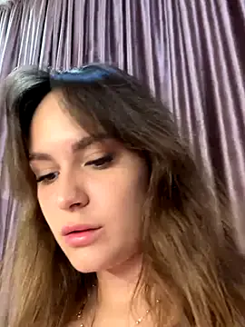 KarinaSanz – webcam model profile photo Image 2