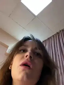 KarinaSanz – webcam model profile photo Image 3