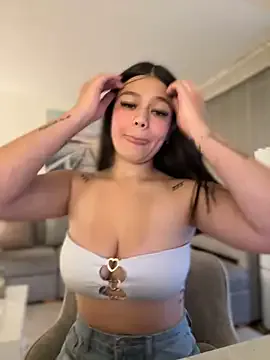 SandiSquirts – webcam model profile photo Image 14