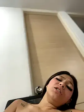 SandiSquirts – webcam model profile photo Image 2