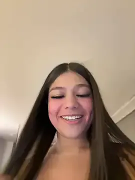 SandiSquirts – webcam model profile photo Image 9