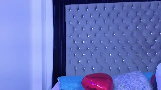 FitnessBunny – webcam model profile photo Image 12