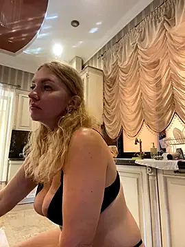 RoxanneMils – webcam model profile photo Image 12