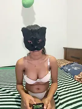 EllieKlark – webcam model profile photo Image 4