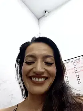 Live with Angele_wrz on FliCam Image 4