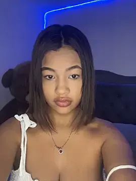 Bustyblondebabe32 – webcam model profile photo Image 12