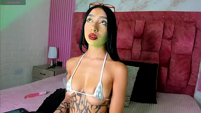 BellaLatinaTS – webcam model profile photo Image 12