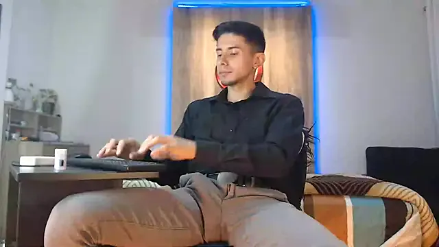 MiraDelynn – webcam model profile photo Image 10