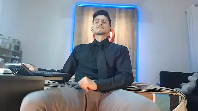 MiraDelynn – webcam model profile photo Image 12