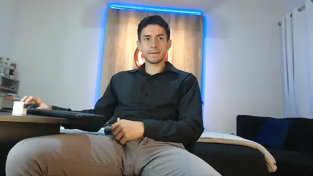 MiraDelynn – webcam model profile photo Image 4