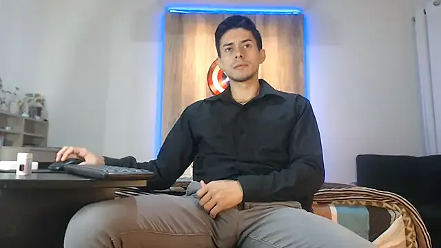 MiraDelynn – webcam model profile photo Image 8