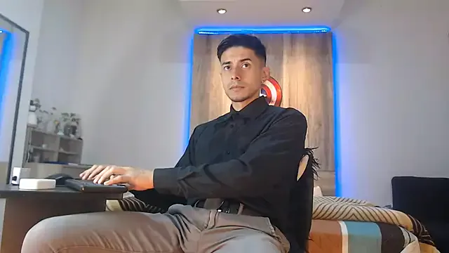 MiraDelynn – webcam model profile photo Image 9