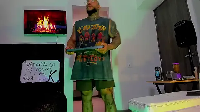 SandiSquirts – webcam model profile photo Image 17