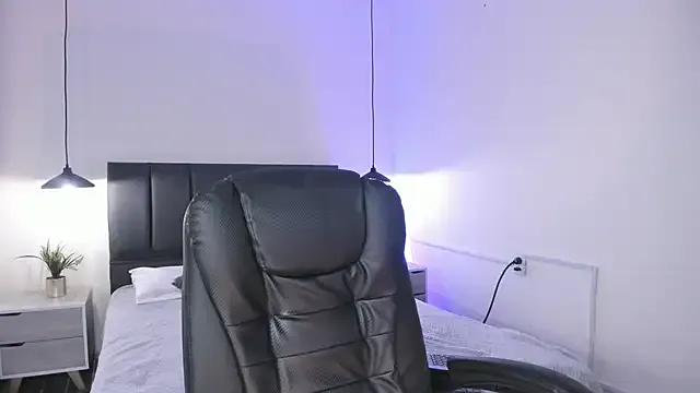 AdaharaBanks – webcam model profile photo Image 15