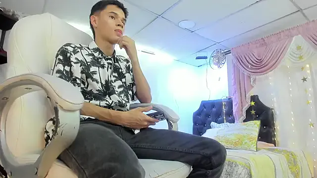 SandiSquirts – webcam model profile photo Image 3