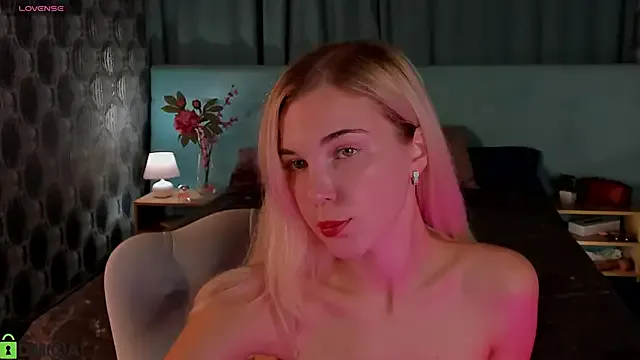 KarinaSanz – webcam model profile photo Image 4