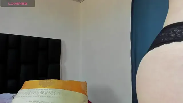 AmyBelmontt – webcam model profile photo Image 4