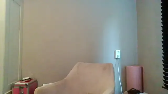 Live with KiaraDiaz on FliCam Image 9