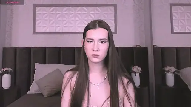 BellaVibes – webcam model profile photo Image 3