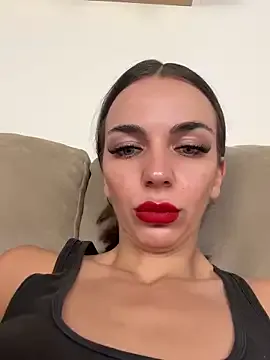 Zulyhenao18 – webcam model profile photo Image 2