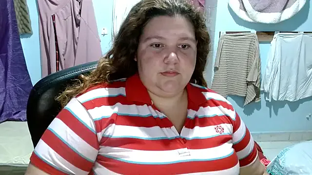 MiraLocks – webcam model profile photo Image 11