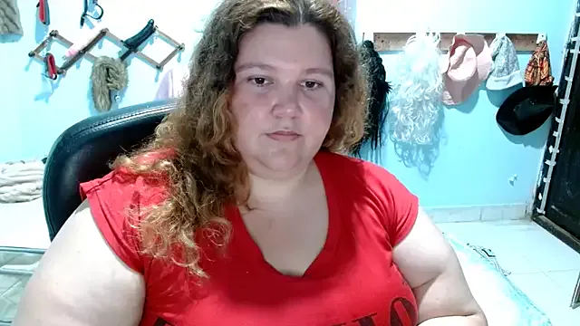 MiraLocks – webcam model profile photo Image 4