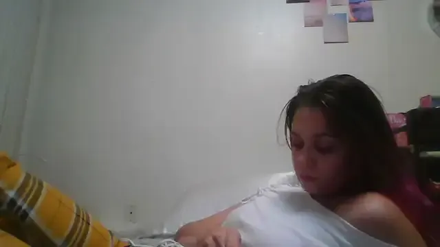 SandiSquirts – webcam model profile photo Image 17