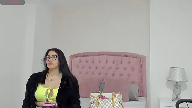 AprilXXS – webcam model profile photo Image 7