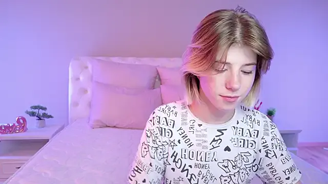 Anan-077 – webcam model profile photo Image 2